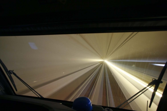 Melihat lebih dekat terowongan kereta terpanjang di dunia
