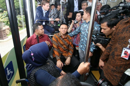 Ini bus mewah pengganti metromini