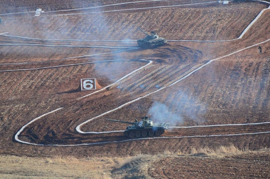 Usai luncurkan roket, Kim Jong-un unjuk kebolehan tank tempur