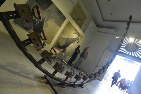 Melihat pameran seni instalasi & lukisan Hanafi di Galeri Nasional