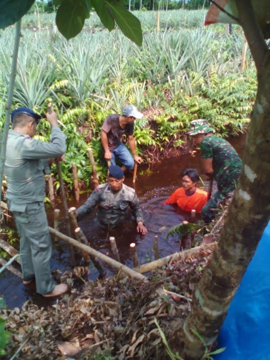 Cegah kebakaran hutan, Polisi-TNI gotong-royong bikin sekat kanal