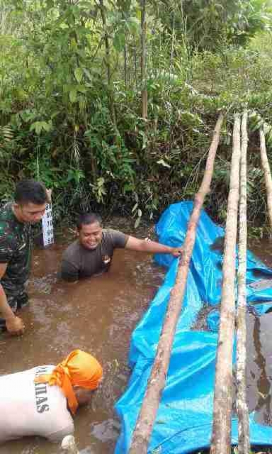 Cegah kebakaran hutan, Polisi-TNI gotong-royong bikin sekat kanal