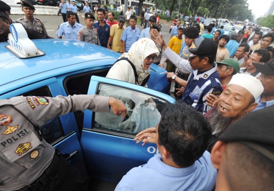 Polisi amankan aksi sweeping para sopir taksi dan bajaj