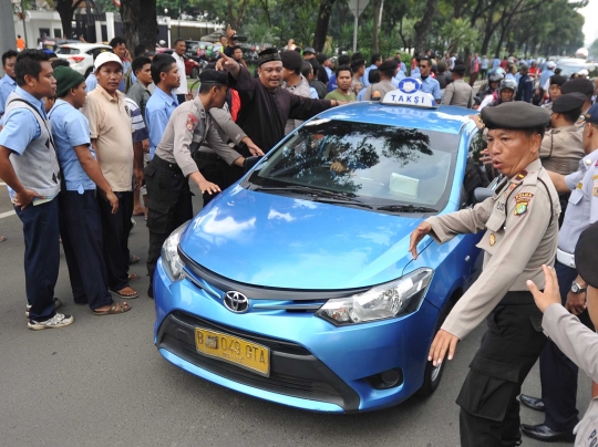Polisi amankan aksi sweeping para sopir taksi dan bajaj