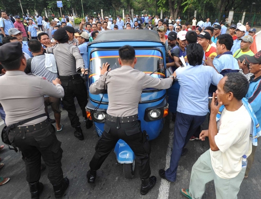 Polisi amankan aksi sweeping para sopir taksi dan bajaj