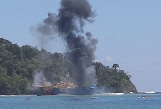 Detik-detik kapal MV Viking diledakkan Menteri Susi