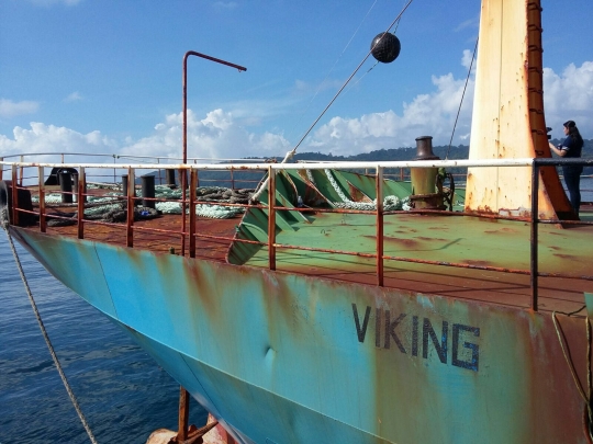 Detik-detik kapal MV Viking diledakkan Menteri Susi