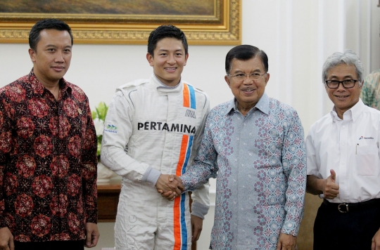 Berseragam Manor, Rio Haryanto minta restu Wapres JK