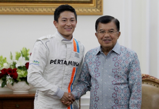 Berseragam Manor, Rio Haryanto minta restu Wapres JK