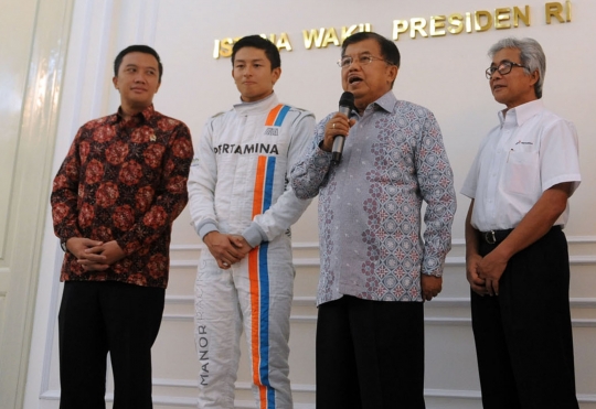 Berseragam Manor, Rio Haryanto minta restu Wapres JK