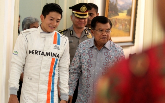 Berseragam Manor, Rio Haryanto minta restu Wapres JK