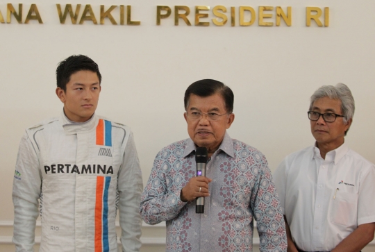 Berseragam Manor, Rio Haryanto minta restu Wapres JK