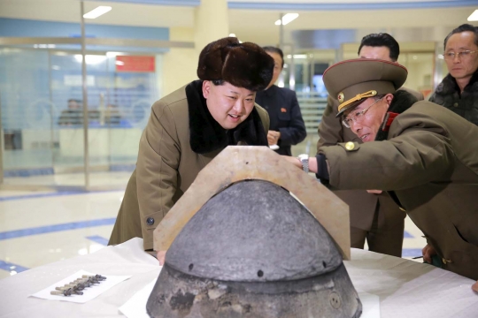 Sibuknya Kim Jong-un jelang uji coba hulu ledak nuklir