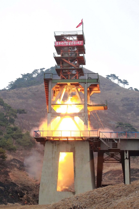 Sibuknya Kim Jong-un jelang uji coba hulu ledak nuklir