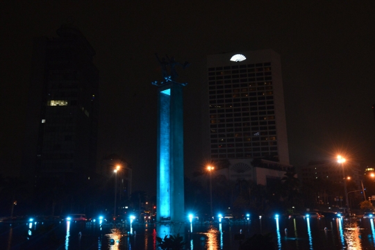 Pemandangan Earth Hour di kawasan Bundaran HI