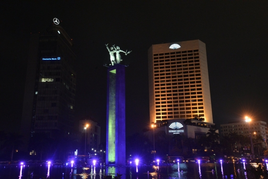 Pemandangan Earth Hour di kawasan Bundaran HI