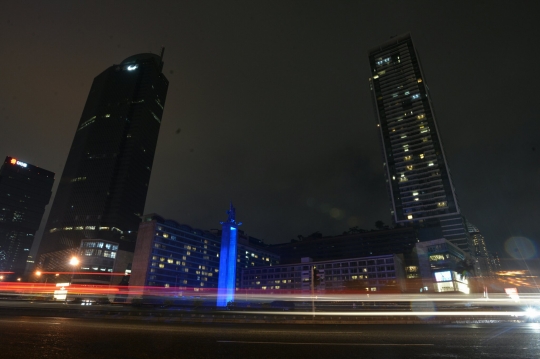 Pemandangan Earth Hour di kawasan Bundaran HI