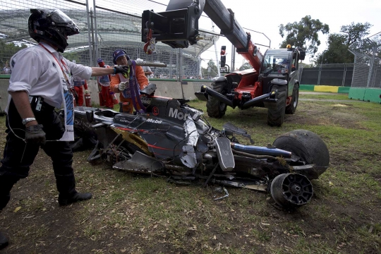 Begini mobil Alonso yang nyaris tak berbentuk usai kecelakaan fatal