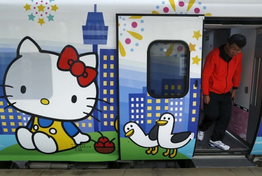 Uniknya kereta Hello Kitty di Taiwan