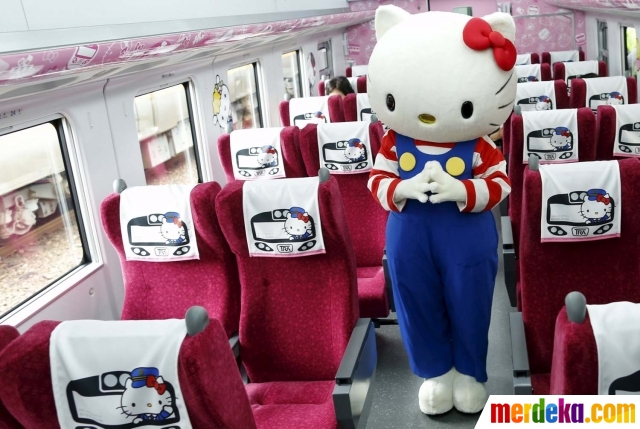 Foto Uniknya kereta Hello  Kitty  di  Taiwan merdeka com