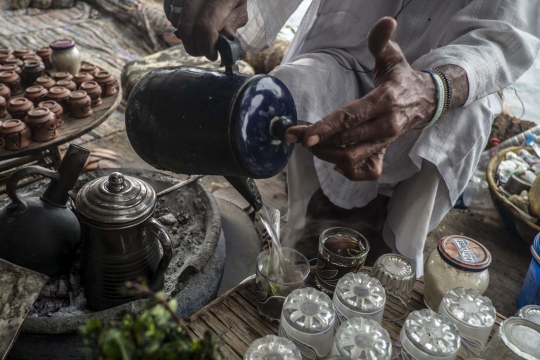 Mencicipi seduhan kopi khas Mesir di pinggiran Sungai Nil