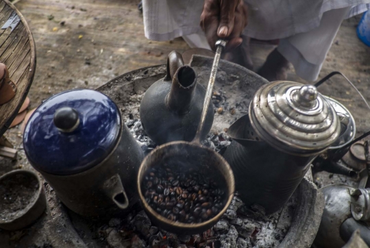 Mencicipi seduhan kopi khas Mesir di pinggiran Sungai Nil