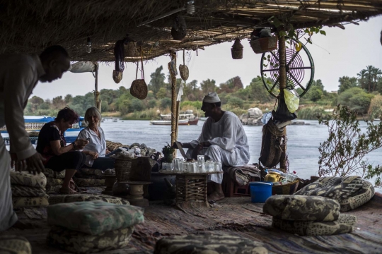 Mencicipi seduhan kopi khas Mesir di pinggiran Sungai Nil