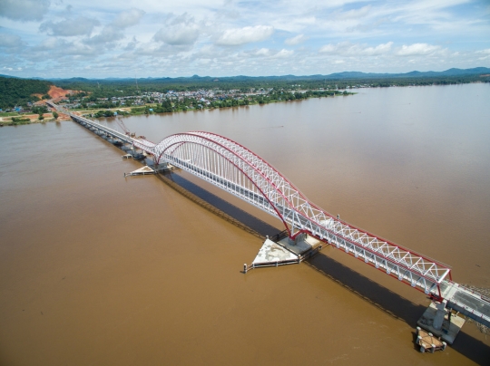 Kemegahan jembatan terpanjang di Kalimantan yang siap diresmikan