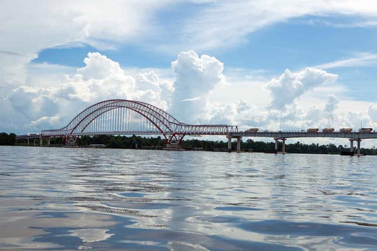 Kemegahan jembatan terpanjang di Kalimantan yang siap diresmikan