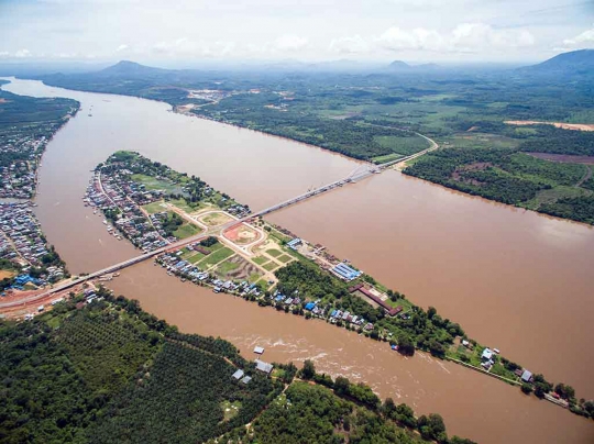 Kemegahan jembatan terpanjang di Kalimantan yang siap diresmikan