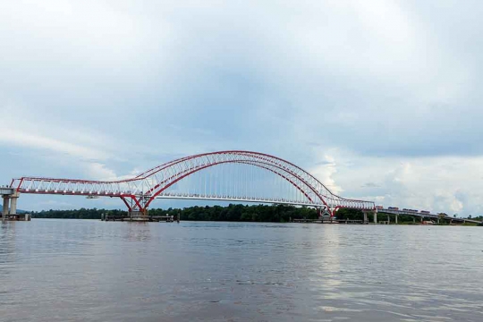 Kemegahan jembatan terpanjang di Kalimantan yang siap diresmikan