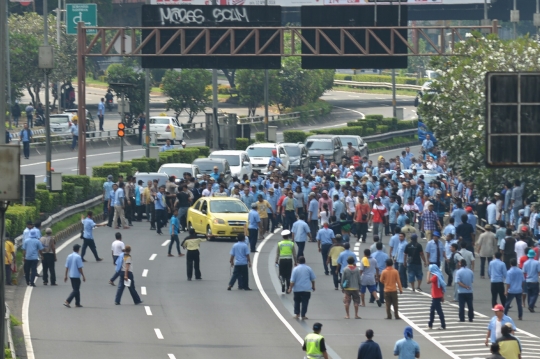 Imbas sweeping anarkis, sejumlah taksi rusak