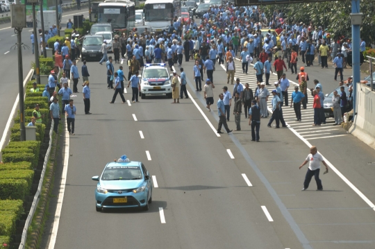 Imbas sweeping anarkis, sejumlah taksi rusak