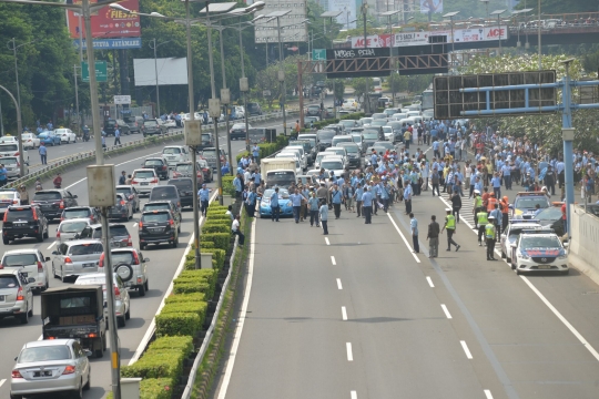 Imbas sweeping anarkis, sejumlah taksi rusak