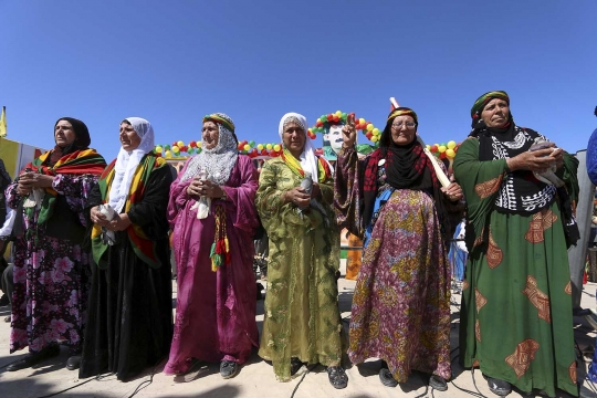 Pesona tentara wanita Kurdi rayakan Tahun Baru Persia