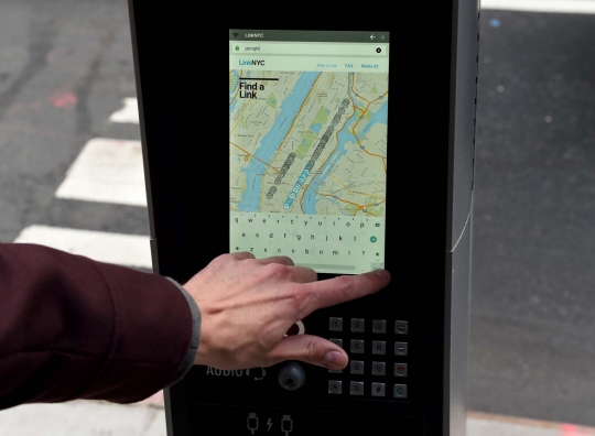 Canggihnya LinkNYC, warnet gratis pinggir jalan buatan New York