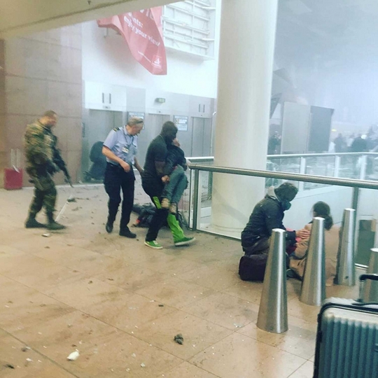 Suasana mencekam saat serangan bom di bandara Zaventem Belgia