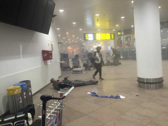 Suasana mencekam saat serangan bom di bandara Zaventem Belgia