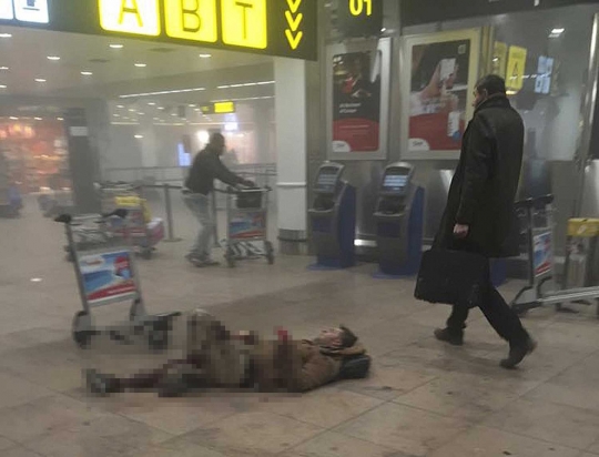 Suasana mencekam saat serangan bom di bandara Zaventem Belgia