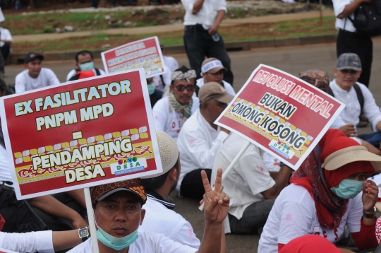 Massa geruduk Istana tolak politisasi rekrutmen pendamping desa