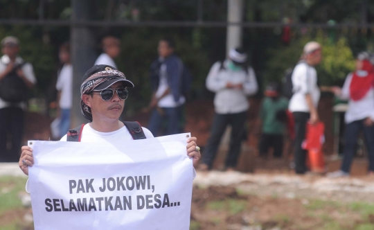 Massa geruduk Istana tolak politisasi rekrutmen pendamping desa