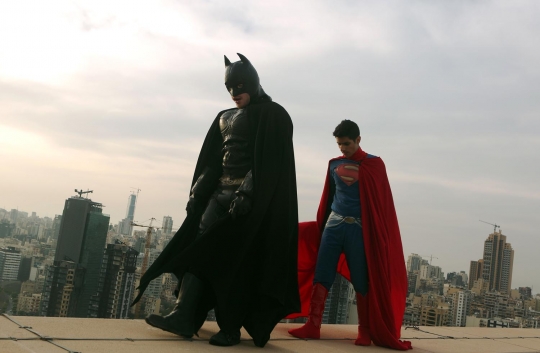 Aksi kocak Batman dan Superman bertarung di Lebanon