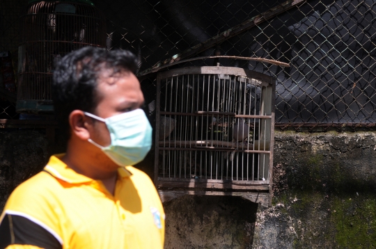 Penyemprotan vaksin flu burung di Utan Kayu