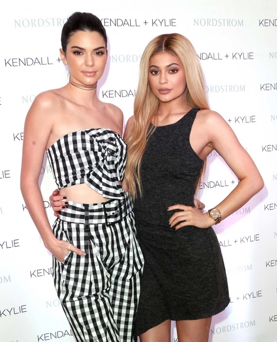 Luncurkan koleksi busana, Kendall dan Kylie tampil cantik