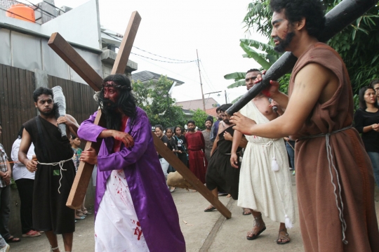 Aksi teatrikal mengenang kesengsaraan Yesus sebelum disalib