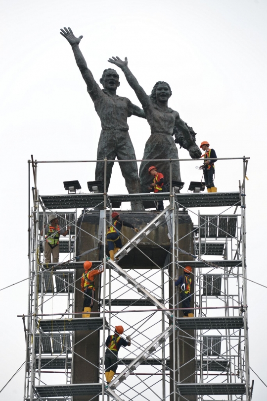 Kawat dan penyangga siap amankan Monumen Selamat Datang dari bor MRT