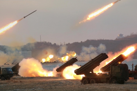Militer Korut pamer kekuatan tempur di hadapan Kim Jong-un