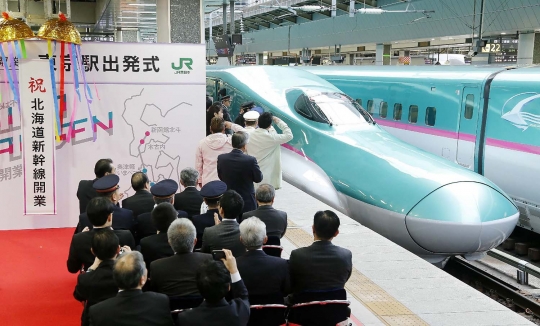 Jepang resmikan jalur kereta peluru Shinkansen pertama di Hokkaido
