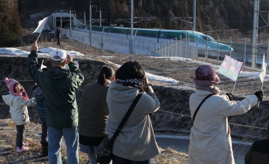 Jepang resmikan jalur kereta peluru Shinkansen pertama di Hokkaido