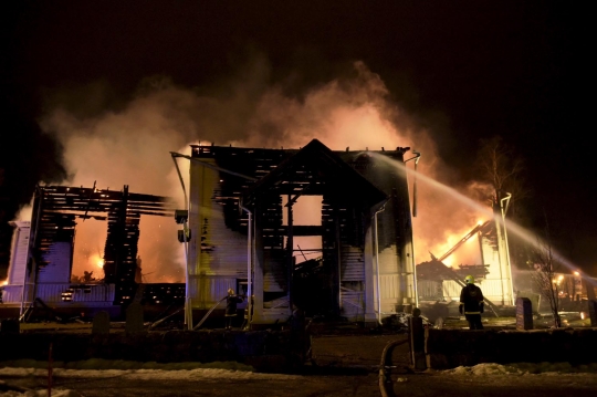 Malam Paskah, gereja berusia 230 tahun dibakar orang